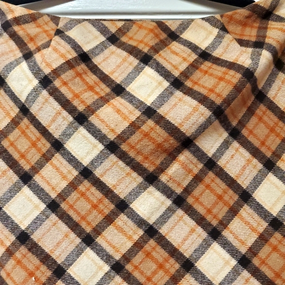 David n stylish skirt. Size 12 - Picture 4 of 8